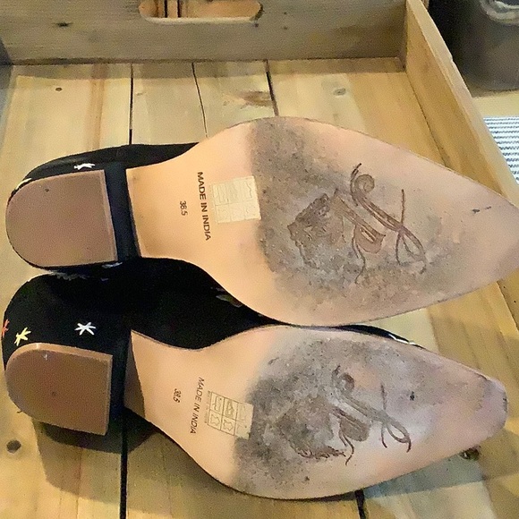 FREE PEOPLE Black Leather Suede Celestial Embroidered Heeled Ankle Boots 38.5 - Picture 6 of 12